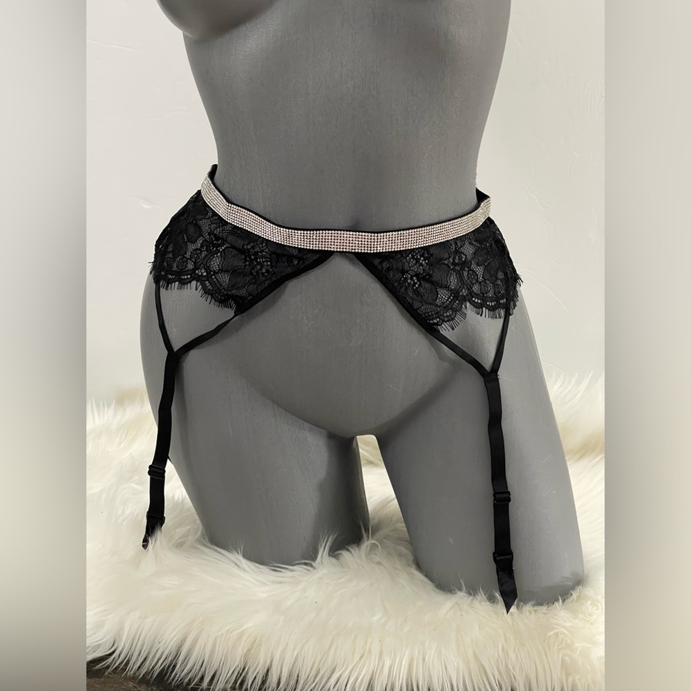 Victorias Secret Very Sexy Shine Chain Strap Lace Garter Belt. NWT